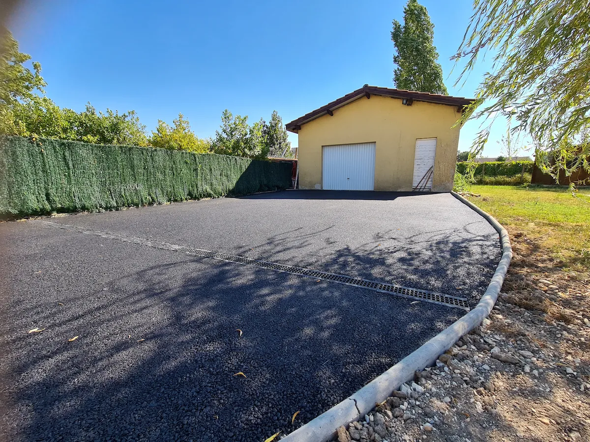 Allée en enrobé en Gironde