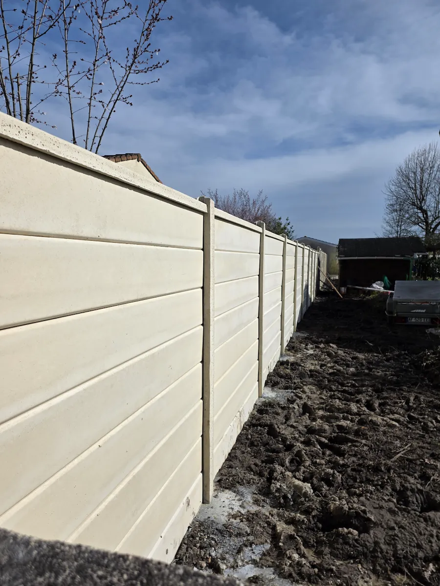 Installation de clôture en panneau béton 25cm à Pessac